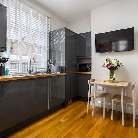 Contemporary Ground Floor Apartment - Town Centre With Parking! Cheltenham Bagian luar foto