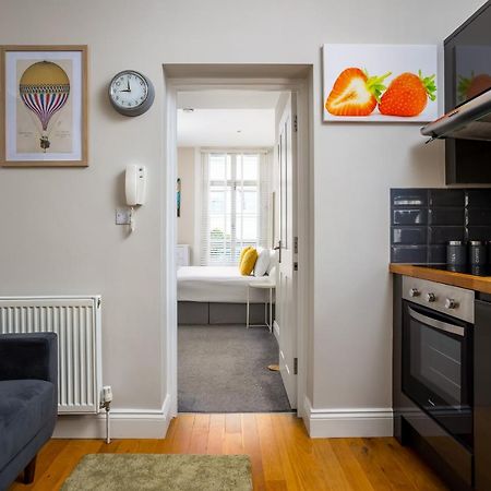 Contemporary Ground Floor Apartment - Town Centre With Parking! Cheltenham Bagian luar foto