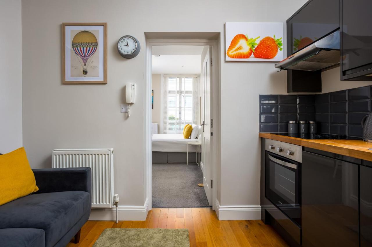 Contemporary Ground Floor Apartment - Town Centre With Parking! Cheltenham Bagian luar foto