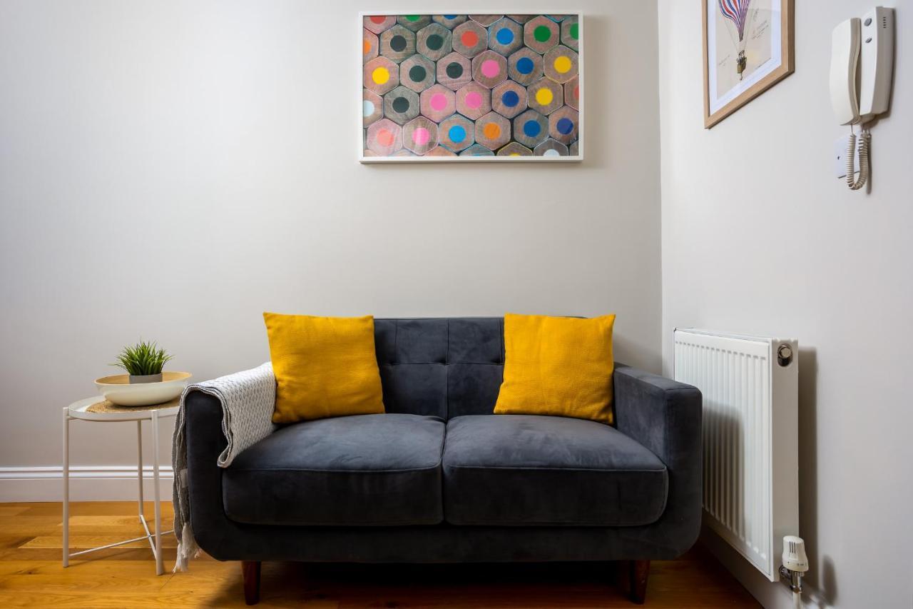 Contemporary Ground Floor Apartment - Town Centre With Parking! Cheltenham Bagian luar foto